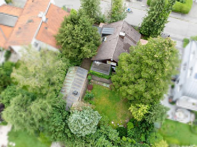 AIGNER Idyllisches Baugrundstück mit Altbestand in Hadern