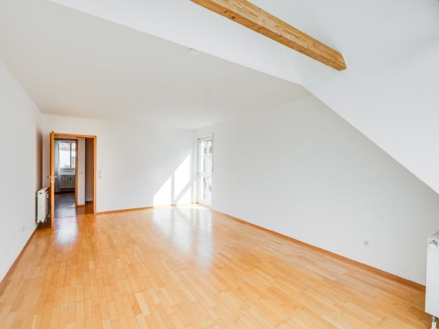 AIGNER Lichtdurchflutete Dach Maisonette mit herrlicher Aussicht ins Grüne