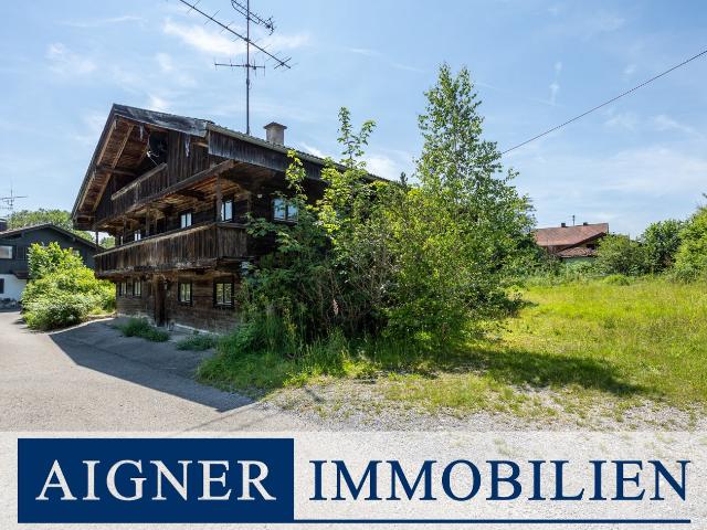 AIGNER Liebhaber aufgepasst: Denkmalgeschütztes Bauernhaus aus 1728 mit großer Ausbaureserve