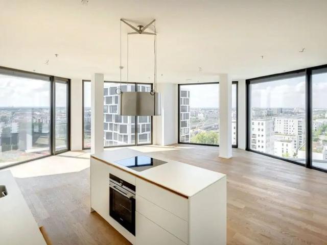 AIGNER Modernes Loft mit Panoramablick im Friends Tower