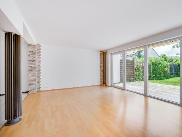 AIGNER Modernisiertes Reihenmittelhaus in ruhiger Lage – Ihr neues Zuhause wartet!