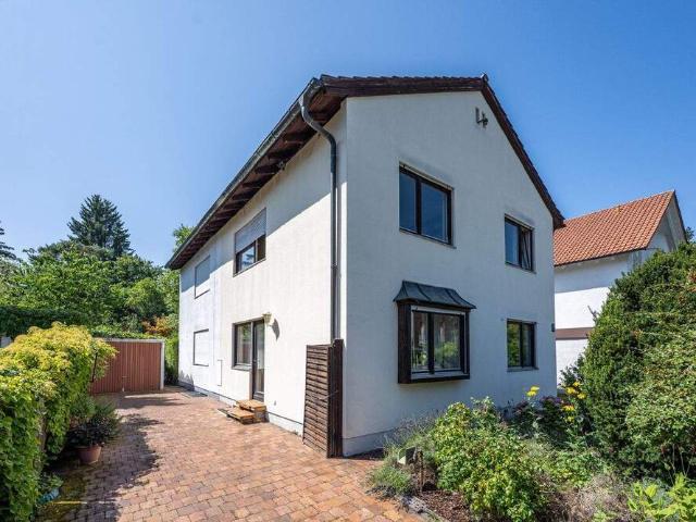 AIGNER Ruhig wohnen, sonnig leben: Charmante Doppelhaushälfte mit Potenzial und Süd West Garten