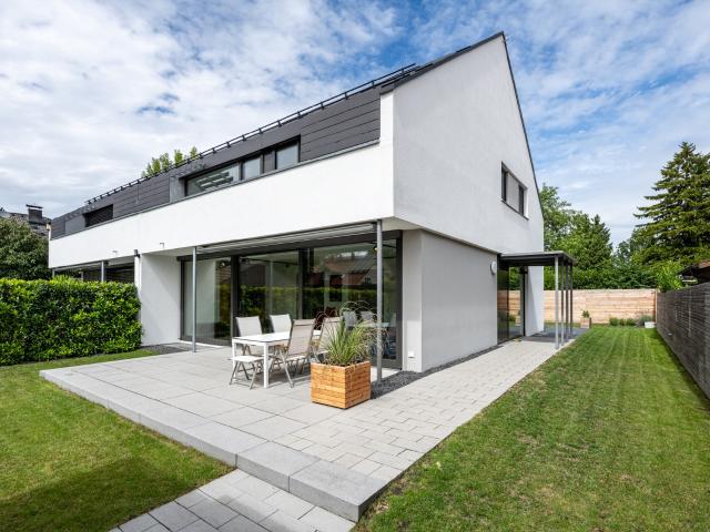 AIGNER Wunderschönes Architektenhaus mit hochwertiger Ausstattung und Gartendomizil