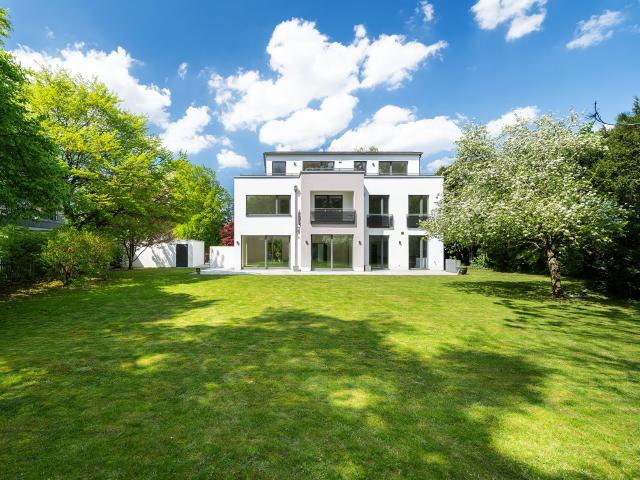 AIGNER Villa im begehrten Gräfelfing: Ihr Rückzugsort auf traumhaftem Grundstück