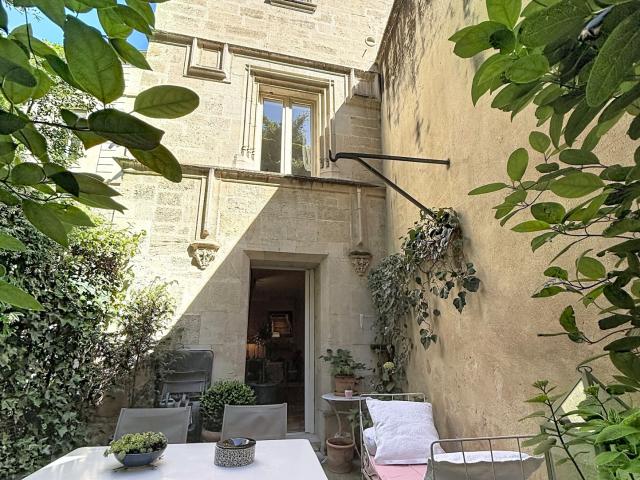 AILE PRIVATIVE D'UN HÔTEL PARTICULIER