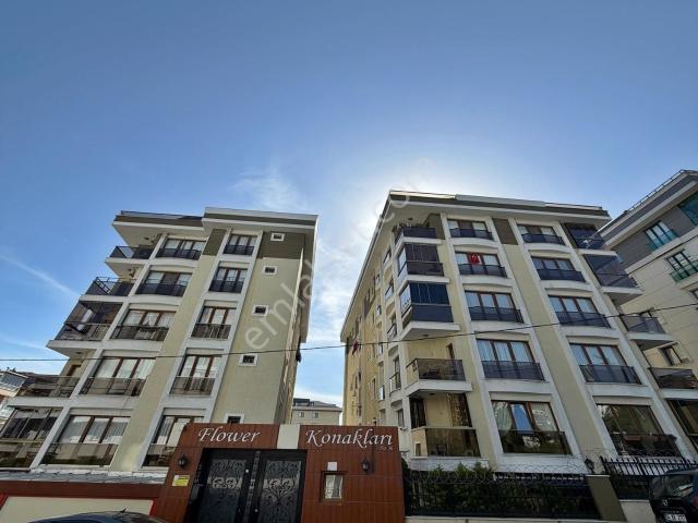 Aile Sitesinde Çocuk Oyun Parkı Kapalı Otopark Geniş 2+1