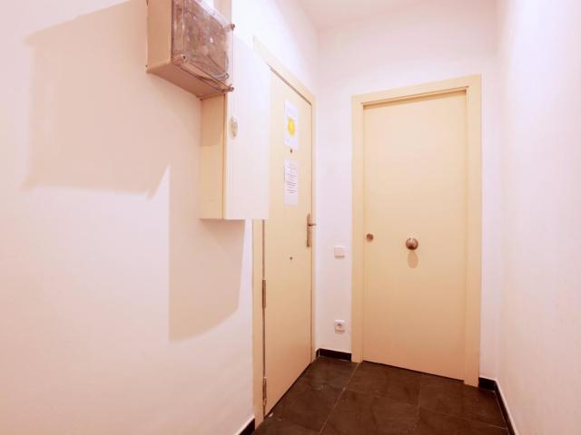 Airy double ensuite bedroom in El Raval