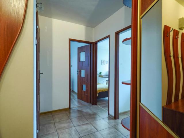 Airy single bedroom near the Rondo ONZ metro