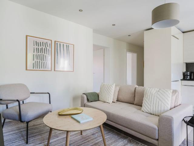 Airy 3 Bedroom Furnished Apartment in Enge, Zurich Amsterdam Apartments for Rent