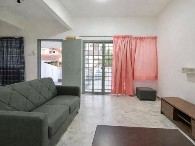 AIR COND 2 sty USJ P Furnished Kit Cabinet w Heater Well kept Nr LRT
