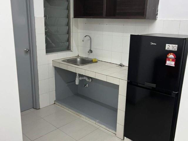 Air Cond Mid Room, South City Academia block A, walking distance to Mrt, near UPM & Apu