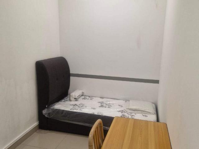 Air cond Single Big Room at Saville @ D'Lake, Puchong Nearby 5 10 min driving Puchong Utama, Cyberjaya