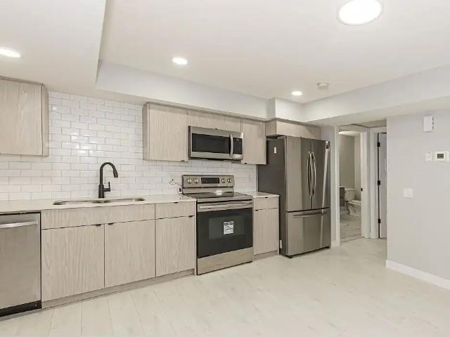 AIR CONDITIONED & COZY ONE BEDROOM BASEMENT SUITE