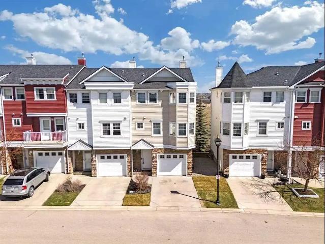 AIR CONDITIONED Townhouse with Walk Out Basement & Single Attached Garage