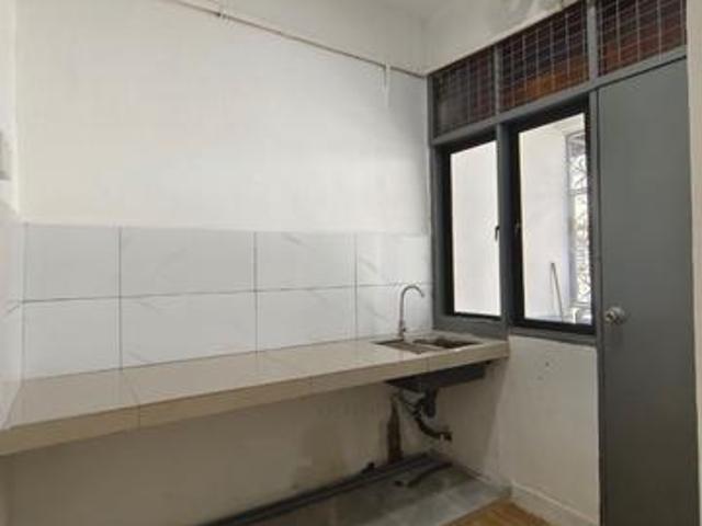 air biru flat pasir gudang Level 1 renovated can full loan