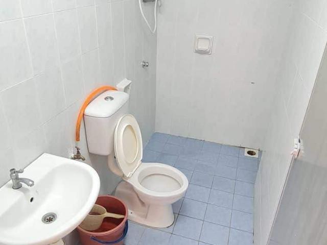 Aircond Balcony Room at Metroview Condo near LRT Wangsa Maju