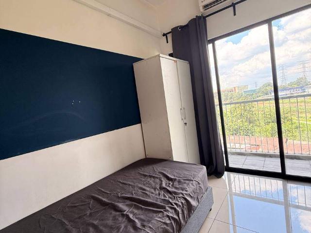 Aircond Room for Rent @ The Greens Condo | 5 Mins to KTM Batu Tiga