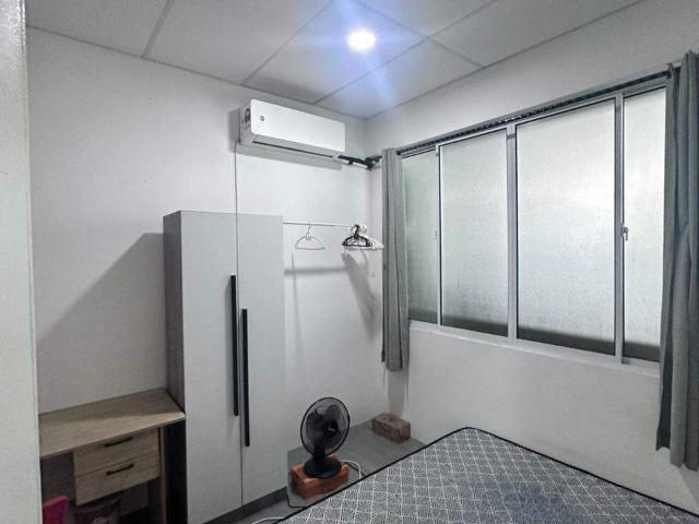 Aircond room pine square