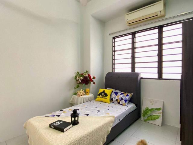 [Aircond] room rent at taman reko mutiara, kajang