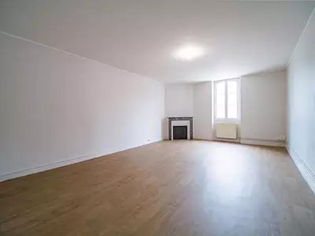 Aire sur l'Adour 40800 Location appartement 4 pièces t4 au dernier étage cave