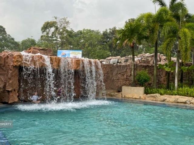 Airport Boulevard D17, Condominium