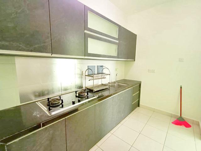 One Foresta 900sf 2 CarPark Well Maintain Hill View Fully Renovated