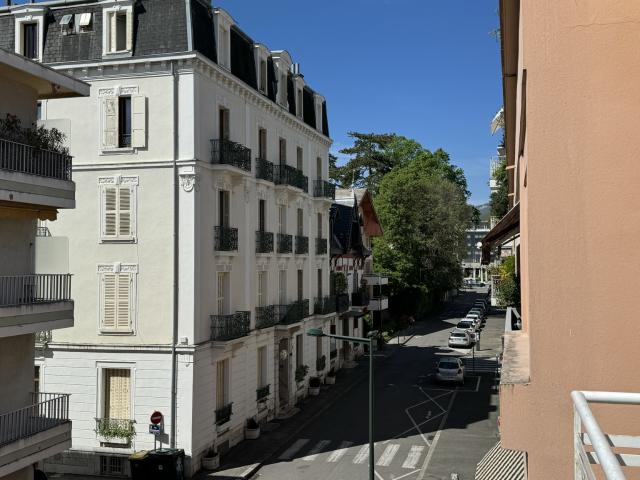 AIX CENTRE AU CALME Type 3 traversant EST OUEST, lumineux balcon parking couvert privatif cave