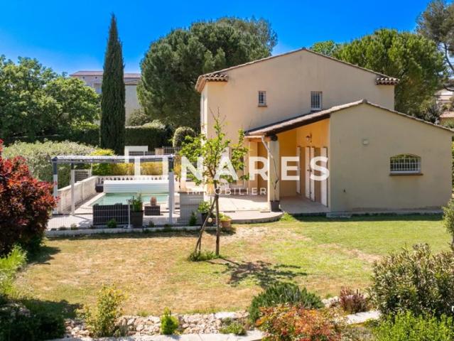 AIX EN FAMILLE Villa T6 de 150m² Piscine Garage Station
