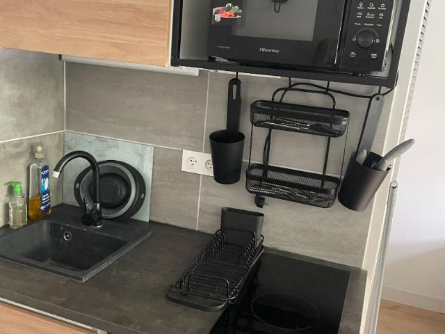 Aix en Pce studio meublé rdc résidence fermée