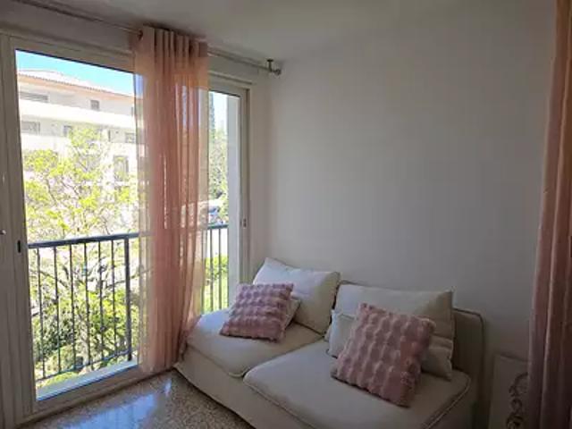 Aix en Provence 13090 Location appartement 1 pièce t1 au dernier étage cave