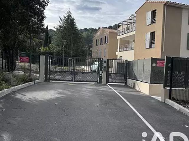 Aix en Provence 13100 Achat / Vente appartement 2 pièces t2 au dernier étage parking