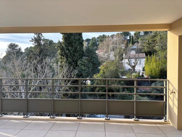 Aix En Provence 8 min en voiture/10 min à vélo de la place. 93m² Aix en Provence