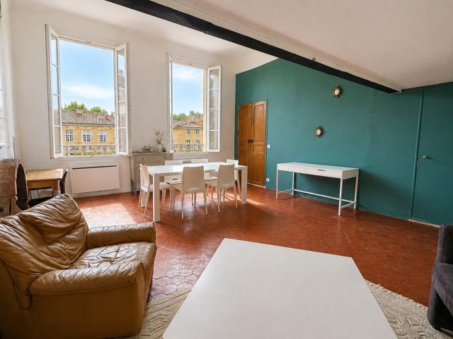 AIX EN PROVENCE, COLOCATION MEUBLÉE, bel appartement T3 de 69,37 m2 meublé situé au COURS MIRABEAU..