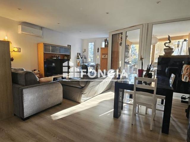 Aix en Provence, Copropriété La Viveraie, 1er étage avec ascenseur, T2 récemment rénové de 50m2, avec terrasse de 10,54m2