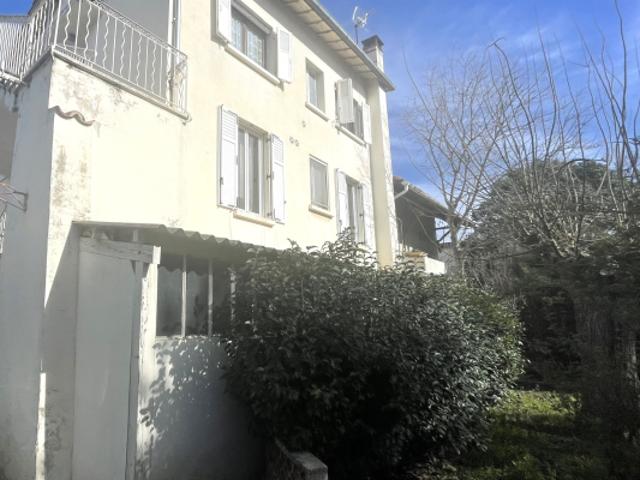 Aix en Provence. Centre ville. Maison de ville de 210 m2 sur