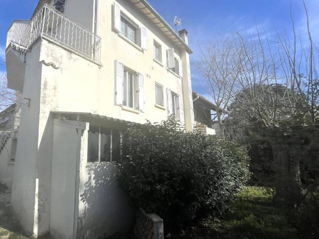Aix en Provence. Centre ville. Maison de ville de 210 m² sur 429
