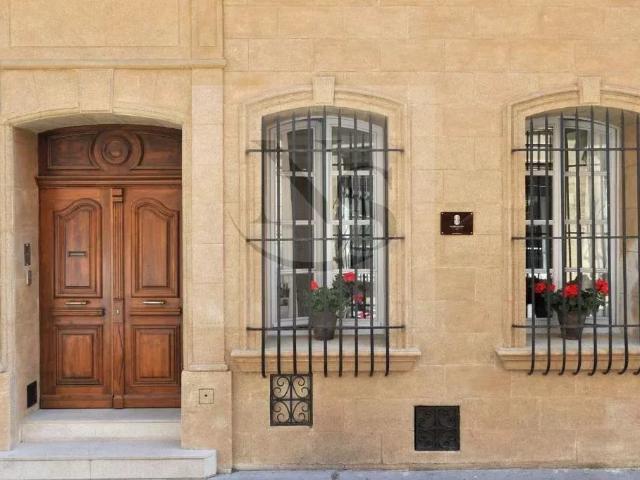 AIX EN PROVENCE / CENTRE VILLE HÔTEL PARTICULIER AVEC TERRASSES QUARTIER MAZARIN