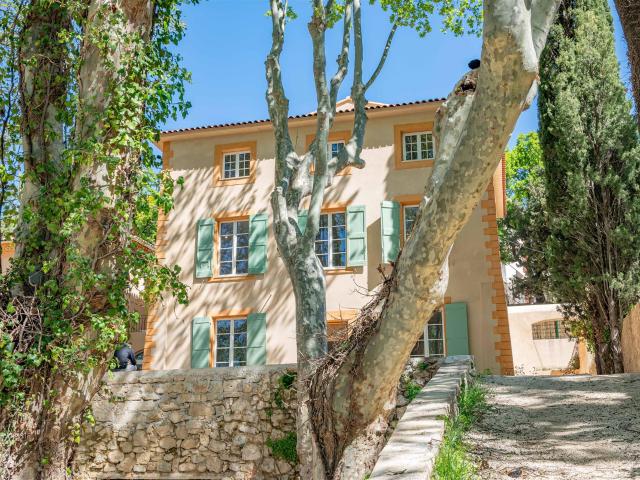 Aix en Provence, à 5 minutes du centre. Appartement de stand. 80m² Aix en Provence