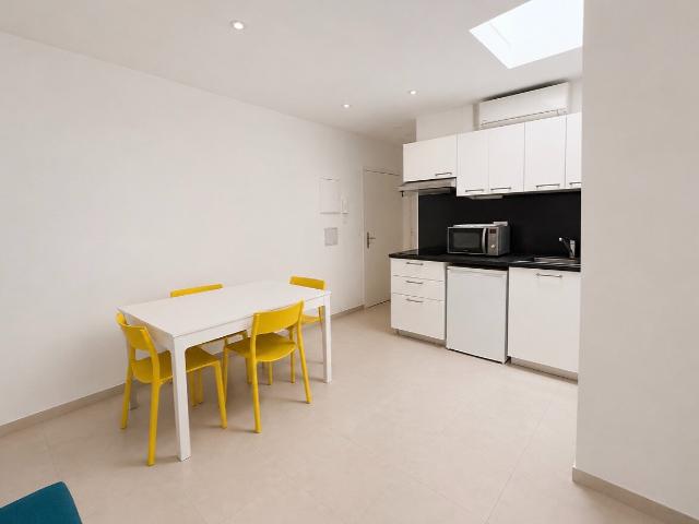 AIX EN PROVENCE A LOUER PLACE DES TANNEURS 32.84 m2