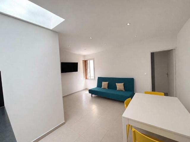 AIX EN PROVENCE A LOUER PLACE DES TANNEURS 32.84 m2