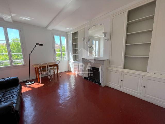 AIX EN PROVENCE A LOUER PLACE MIOLIS BEAU T3 MEUBLE 50.28m²
