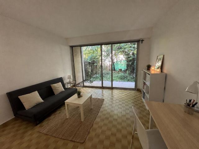 AIX EN PROVENCE A LOUER STUDIO AVEC JARDIN ET PARKING
