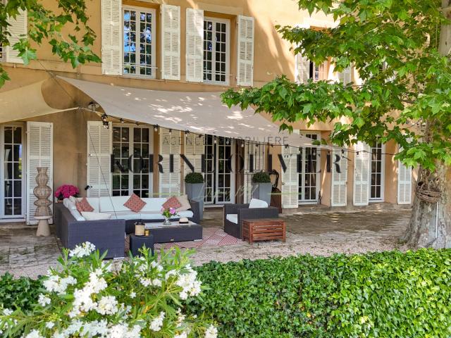 Aix en Provence: Appartement d’exception de 185 m2 avec piscine sur Parc d’environ 4200 m2