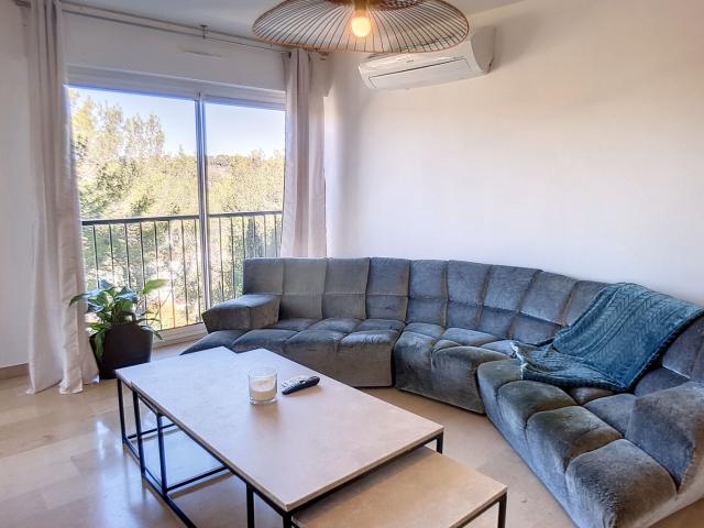 Aix en Provence Appartement T3 rénové et meublé à neuf Centre ville à pieds