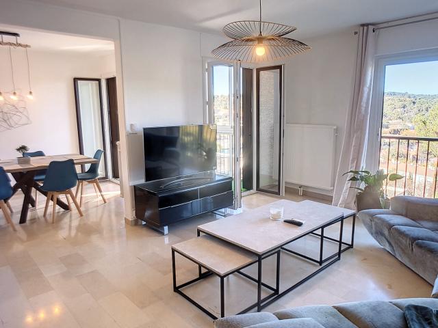 Aix en Provence Appartement T3 rénové et meublé à neuf Centre ville à pieds