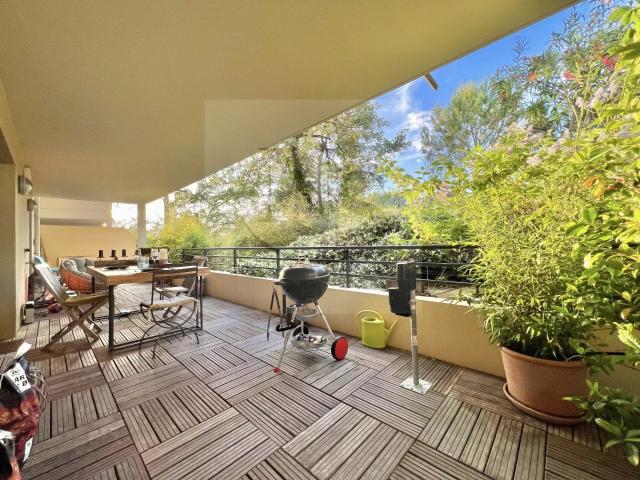 AIX EN PROVENCE / APPARTEMENT TERRASSE GARAGE ASCENSEUR