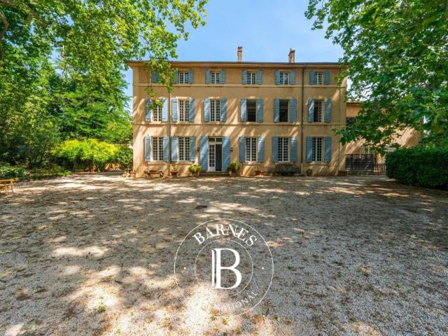 Aix En Provence – Bastide du XVIIIe siècle, plusieurs annexe. 720m² Aix en Provence