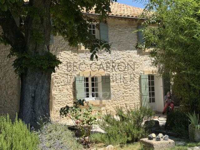 AIX EN PROVENCE BASTIDON EN PIERRE AVEC PISCINE