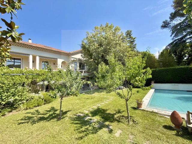 AIX EN PROVENCE / ÉLÉGANTE MAISON DE VILLE À 5 MINUTES À PIED COURS MIRABEAU