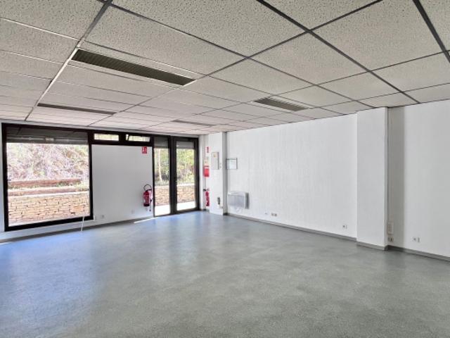 AIX EN PROVENCE LOCAL PROFESSIONNEL / BUREAUX 73M2 AVEC VI